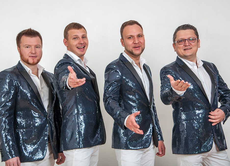 Мужчины поют о любви
